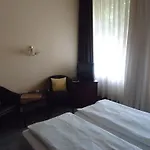 Am Ratshof 3* Halle (Saale)